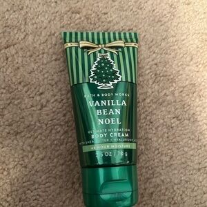 Bath & Body Works Vanilla Bean Noel Body Cream - Green and Gold